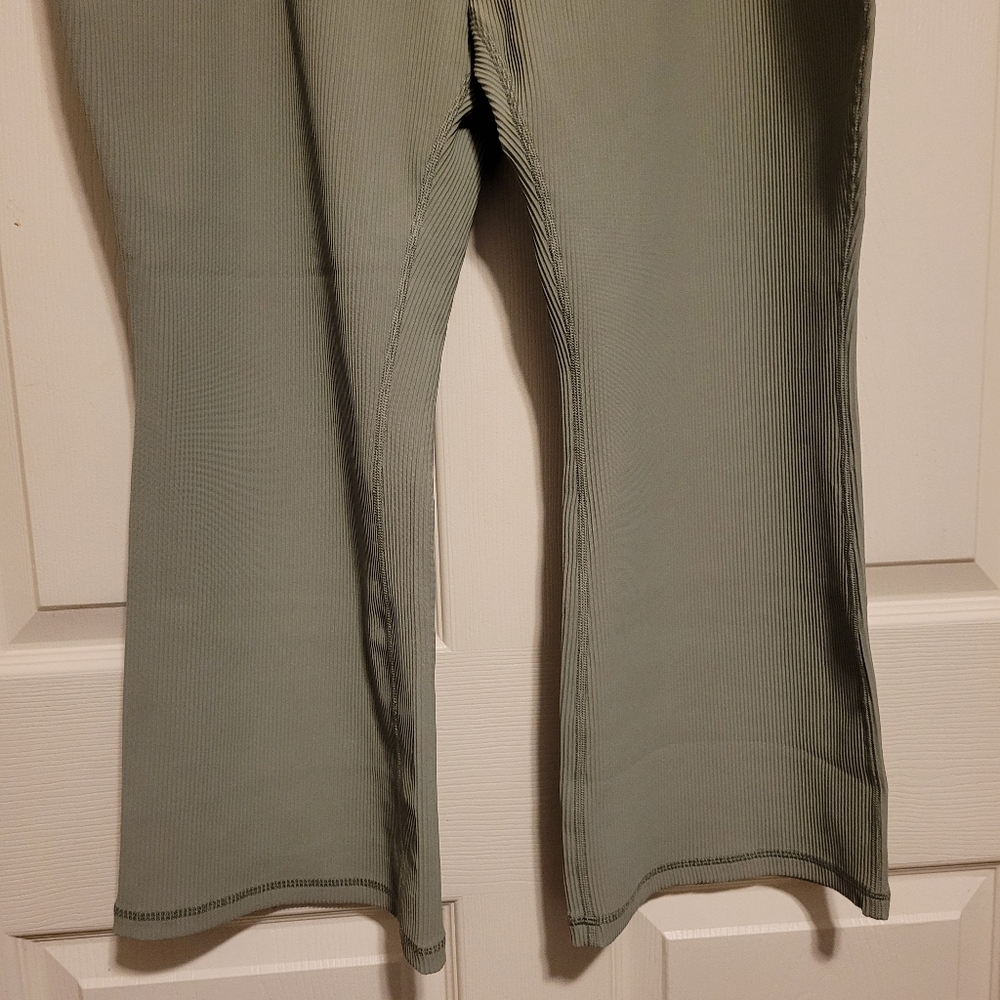 Athleta Women Elation Rib Crop Flare Leg Legging 3X Green - Picture 4 of 7